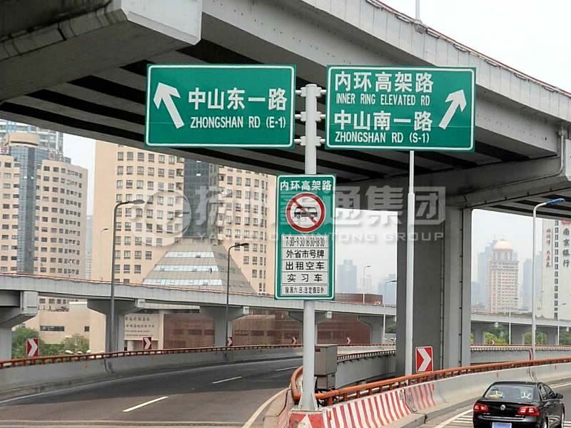 BZG-013，交通標(biāo)志桿，T型三懸臂交通標(biāo)志桿