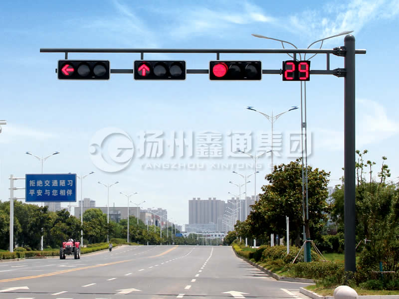 XHDG-002，F(xiàn)型懸臂信號(hào)燈桿