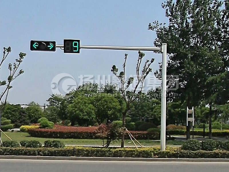 XHDG-035，L型八棱信號(hào)燈桿，丁字路口